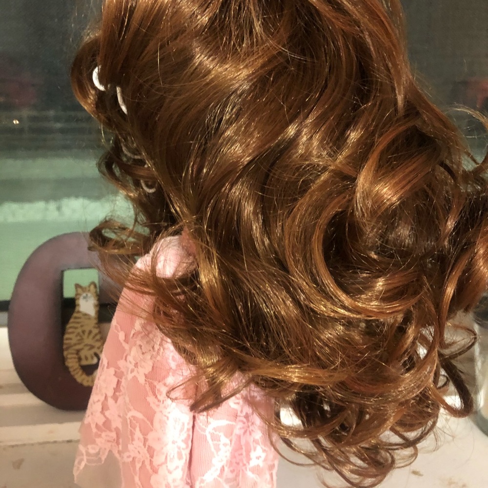 Beautiful Carmel Brown wig. NEW - Picture 3 of 4